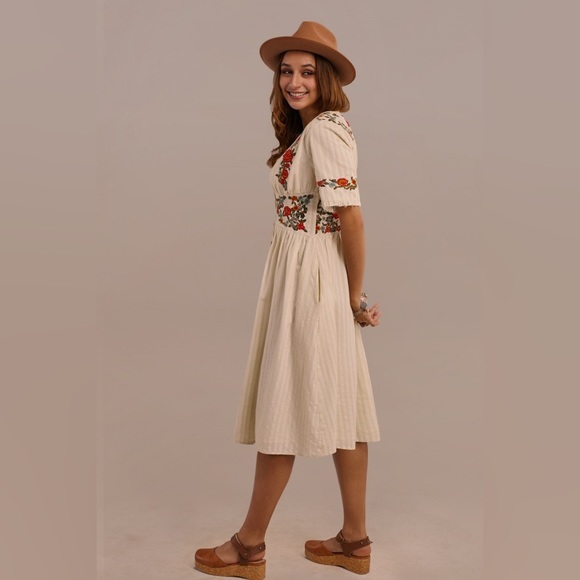 V-Neck Cream/Off White Embroidered Floral Midi Button Dress | Size L - Picture 4 of 10